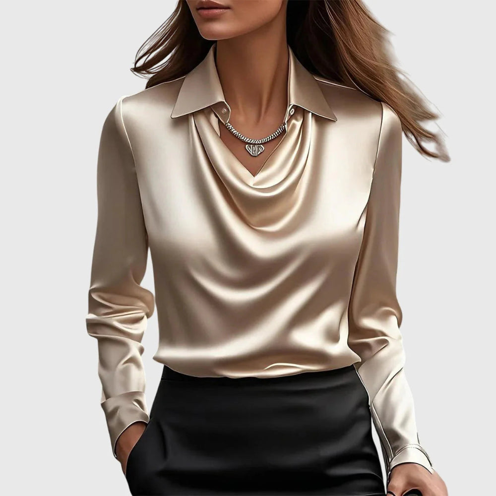 Blouse au brillant luxueux avec col plissé